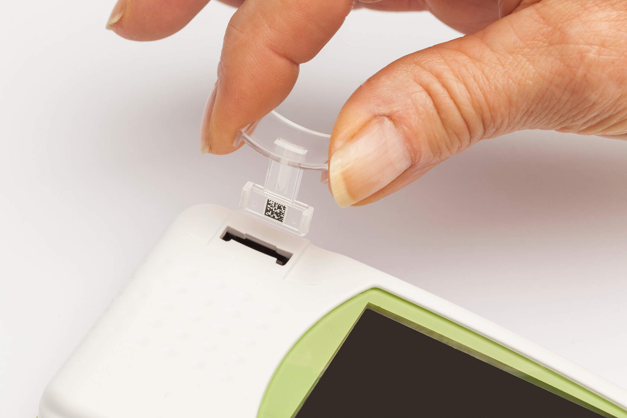 Insérer la microcuvette dans l'appareil de mesure INR LabPad®