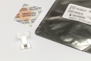 Microcuvette conditionnée dans son sachet pour l'appareil de mesure INR LabPad® 